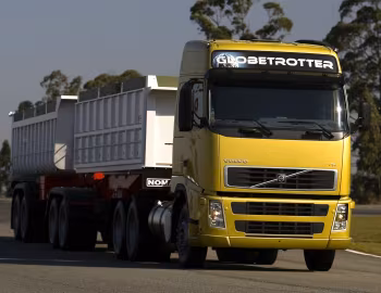 Volvo FH 520 6×2T Globetrotter cab [Brazil] '2006–11