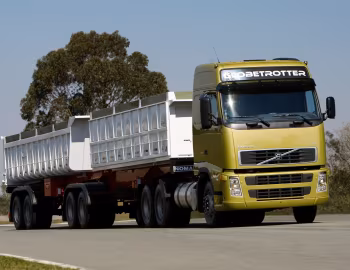 Volvo FH 520 6×2T Globetrotter cab [Brazil] '2006–11