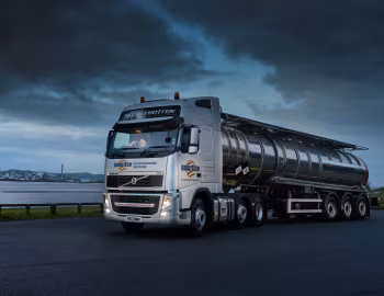 Volvo FH 460 6×2 tractor Globetrotter XL cab [UK-spec] '2009–12