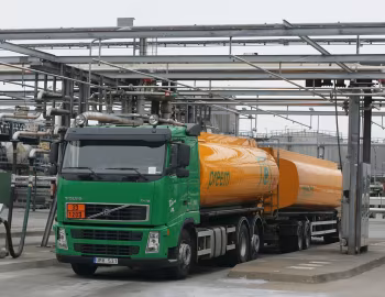Volvo FH12 480 6×2*4 rigid Sleeper cab with tanker body '2002–05
