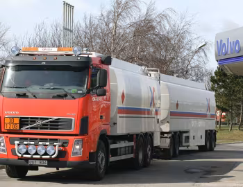 Volvo FH12 480 6×2*4 rigid Sleeper cab with tanker body '2002–05