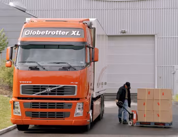 Volvo FH12 500 6×2 rigid Globetrotter XL cab '2002–05