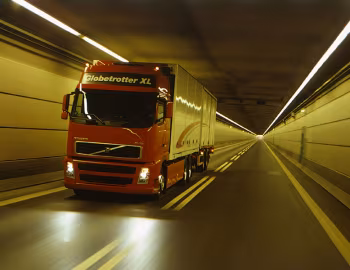 Volvo FH12 500 6×2 rigid Globetrotter XL cab '2002–05