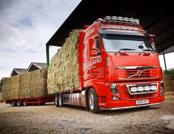 Volvo FH16 580 6×2 rigid Globetrotter XL cab with flat bed body [UK-spec] '2009–12