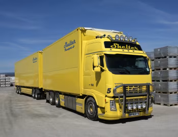 Volvo FH16 610 6×2 rigid Globetrotter XL cab '2003–08