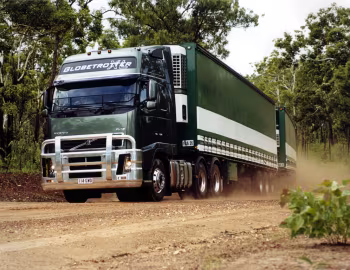 Volvo FH16 610 6×4 tractor Globetrotter XL cab [Australia] '2003–08
