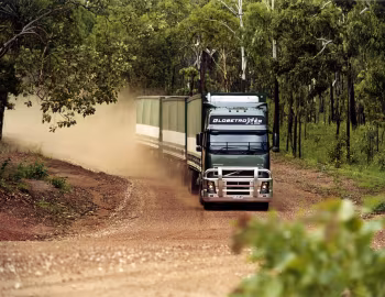 Volvo FH16 610 6×4 tractor Globetrotter XL cab [Australia] '2003–08