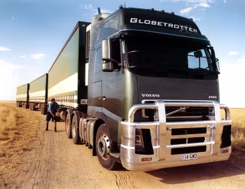 Volvo FH16 610 6×4 tractor Globetrotter XL cab [Australia] '2003–08