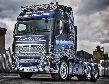 Volvo FH16 650 6×4 tractor Globetrotter XL cab [UK-spec] '2014–pr.