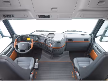 Intérieur Volvo FH16 660 4×2 tractor Globetrotter XL cab '2006–08
