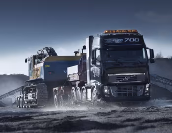 Volvo FH16 700 8×4 tractor Globetrotter cab '2009–12