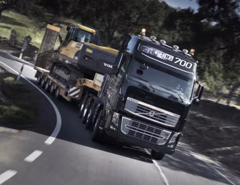 Volvo FH16 700 8×4 tractor Globetrotter cab '2009–12
