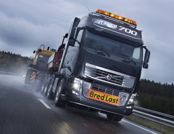 Volvo FH16 700 8×4 tractor Globetrotter cab '2009–12