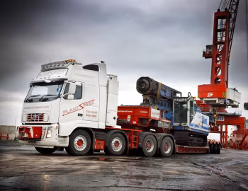 Volvo FH16 700 8×4 tractor Globetrotter XL cab [UK-spec] '2009–12