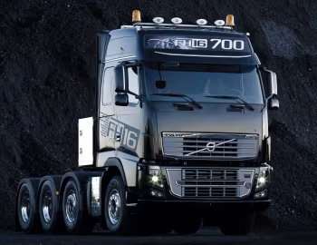 Volvo FH16 700 8×4 tractor Globetrotter cab '2009–12