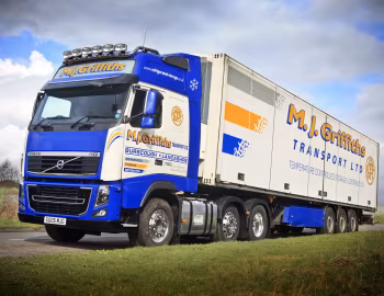 Volvo FH16 750 6×2 tractor Globetrotter XL cab [UK-spec] '2012–н.ч.