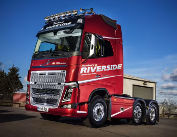 Volvo FH16 750 6×2 tractor Globetrotter XL cab [UK-spec] '2013–pr.
