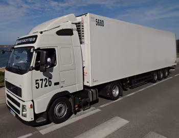 Volvo FH 440 4×2T Globetrotter cab [Brazil] '2006–11