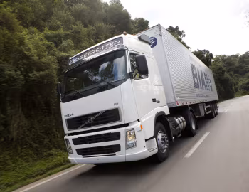 Volvo FH 440 4×2T Globetrotter cab [Brazil] '2006–11