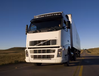 Volvo FH 440 4×2T Globetrotter cab [Brazil] '2006–11
