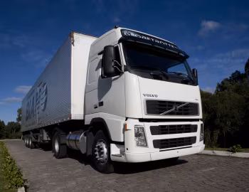 Volvo FH 440 4×2T Globetrotter cab [Brazil] '2006–11