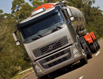 Volvo FH 440 4×2T Sleeper cab [Brazil] '2010–pr.