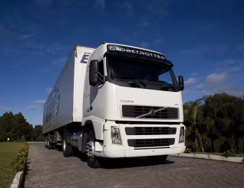 Volvo FH 440 4×2T Globetrotter cab [Brazil] '2006–11