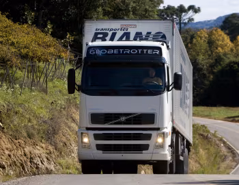 Volvo FH 440 4×2T Globetrotter cab [Brazil] '2006–11