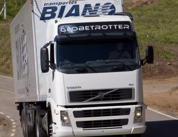 Volvo FH 440 4×2T Globetrotter cab [Brazil] '2006–11