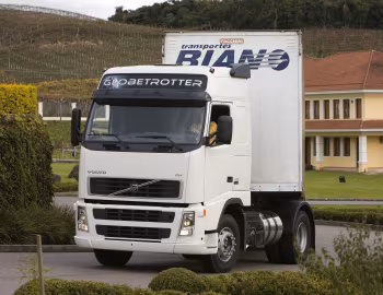 Volvo FH 440 4×2T Globetrotter cab [Brazil] '2006–11
