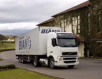 Volvo FH 440 4×2T Globetrotter cab [Brazil] '2006–11