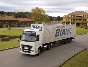 Volvo FH 440 4×2T Globetrotter cab [Brazil] '2006–11