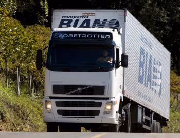 Volvo FH 440 4×2T Globetrotter cab [Brazil] '2006–11