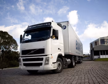 Volvo FH 440 4×2T Globetrotter cab [Brazil] '2006–11