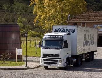 Volvo FH 440 4×2T Globetrotter cab [Brazil] '2006–11
