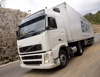 Volvo FH 440 4×2T Globetrotter cab [Brazil] '2006–11