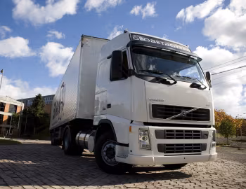 Volvo FH 440 4×2T Globetrotter cab [Brazil] '2006–11