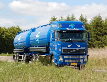 Volvo FH 440 6×2 rigid Globetrotter XL cab with tanker body '2005–08