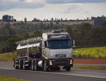 Volvo FH 440 6×4T Globetrotter cab 80th Anniversary Edition [Brazil] '2007