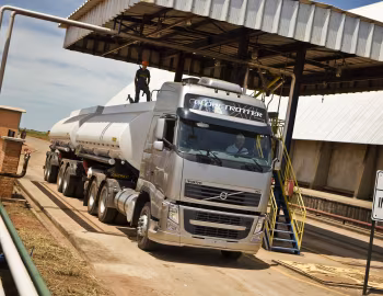 Volvo FH 440 6×4T Globetrotter XL cab [Brazil] '2010–н.ч.