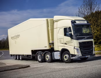 Volvo FH 460 6×2 tractor Globetrotter cab [UK-spec] '2013–pr.
