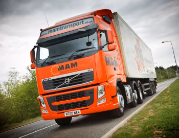 Volvo FH 460 6×2 tractor Globetrotter cab [UK-spec] '2009–12