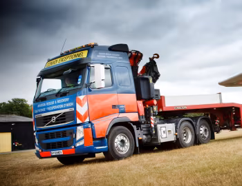 Volvo FH 480 6×2 tractor Globetrotter cab [UK-spec] '2008–12