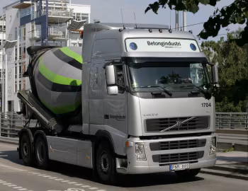 Volvo FH 480 6×2 rigid Globetrotter XL cab with mixer body '2005–12