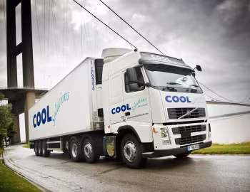 Volvo FH 480 6×2 tractor Globetrotter cab [UK-spec] '2005–12