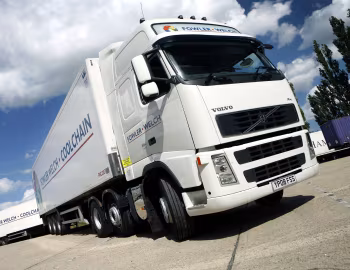 Volvo FH 480 6×2 tractor Globetrotter XL cab [UK-spec] '2005–12