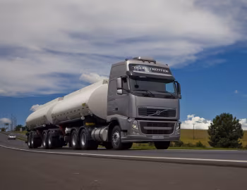 Volvo FH 480 6×4T Globetrotter XL cab [Brazil] '2010–pr.