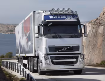 Volvo FH 500 6×2 tractor Globetrotter XL cab Ocean Race Limited Edition '2011–12