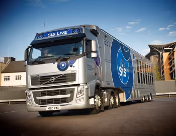 Volvo FH 500 6×2 tractor Globetrotter cab [UK-spec] '2008–12