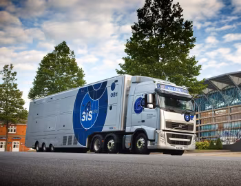 Volvo FH 500 6×2 tractor Globetrotter cab [UK-spec] '2008–12